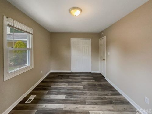 21 Morningside Dr, Old Bridge, NJ 08857-2713