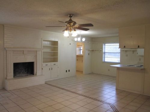 1800 Lk Shr Ct, Fort Worth TX  exterior