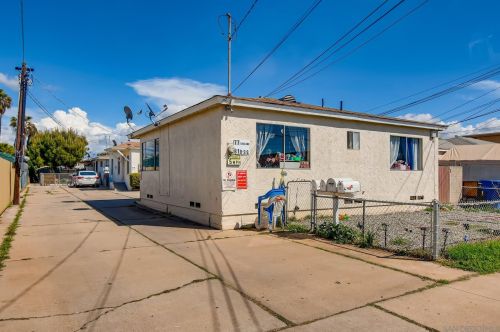 81 Oaklawn Ave, Chula Vista CA  91910-1330 exterior