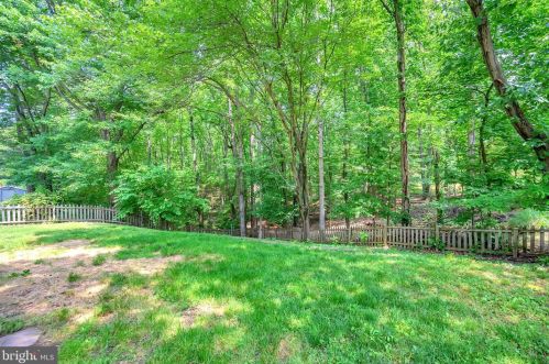 12329 Oakwood Dr, Woodbridge, VA 22192-1911