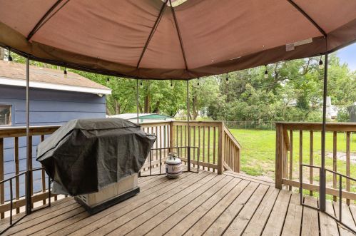 2244 Hillview Rd, Saint Paul MN  55112-1268 exterior