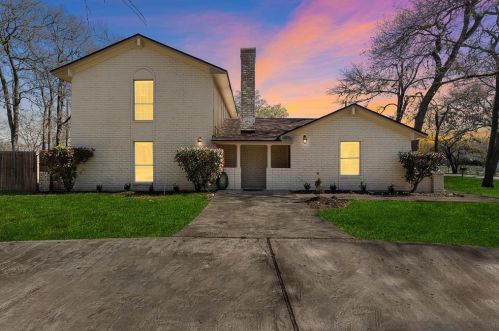 304 Longhorn Rd, Wallis, TX
