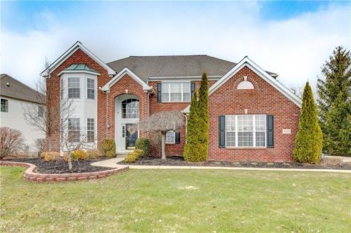 890 Parkway Blvd, Aurora, OH 44202-8048