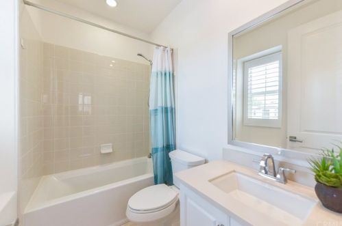 73 Gainsboro, Irvine CA  92620-2187 exterior