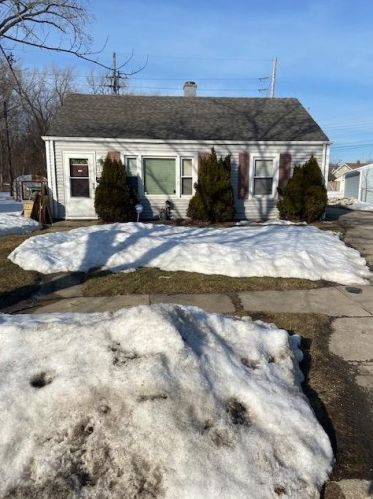 429 176th Ct, Hammond, IN 46324-2521