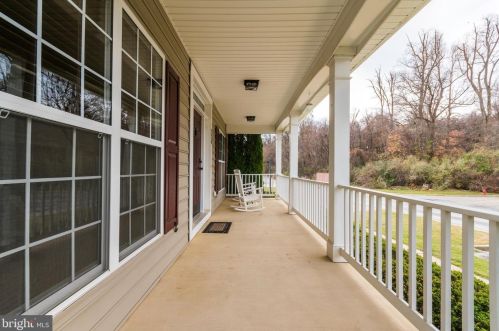 228 Lord Fairfax St, Charles Town WV  25414-2607 exterior