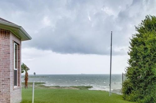 413 Baywood Dr, Taylor Lake Village TX  77586-1803 exterior