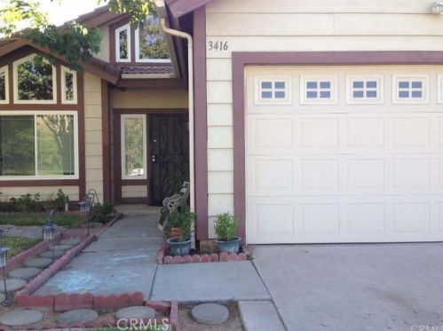 3416 Siskiyou Cir, Riverside CA  92503-4664 exterior