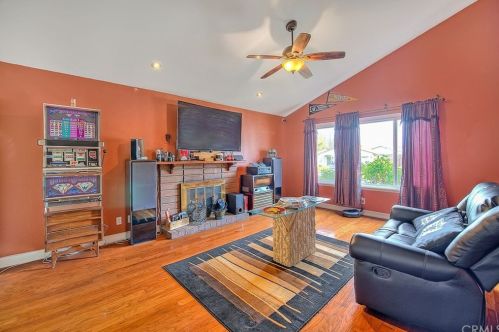 2742 Gleason Ct, Riverside CA  92506-4325 exterior