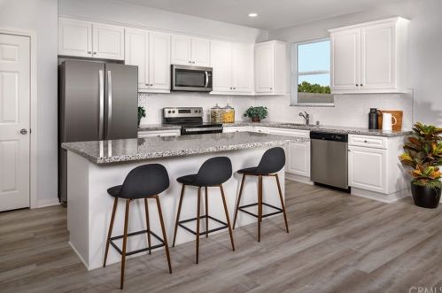 1018 4th St, Santa Ana, CA 92701-4751