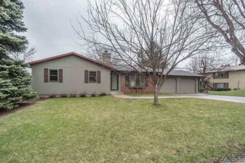 4000 Woodwind Ln, Sioux Falls, SD