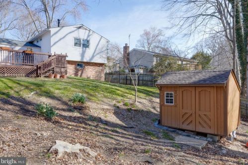 7117 Hadlow Ct, Springfield VA  22152-3527 exterior