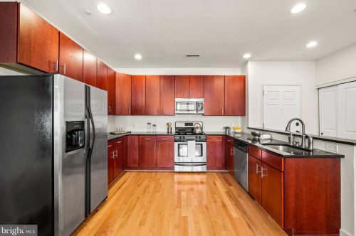 714 Bainbridge St, Philadelphia, PA 19147-2007