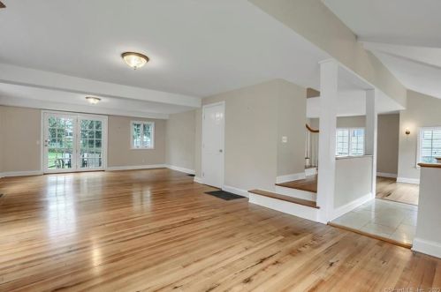 5 Hazel St, Norwalk CT  06851-3016 exterior