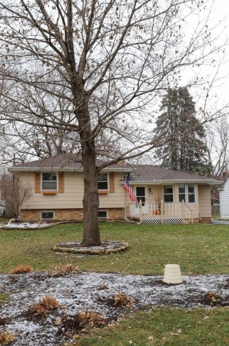 1944 Greenbrier St, Saint Paul MN  55117-2214 exterior