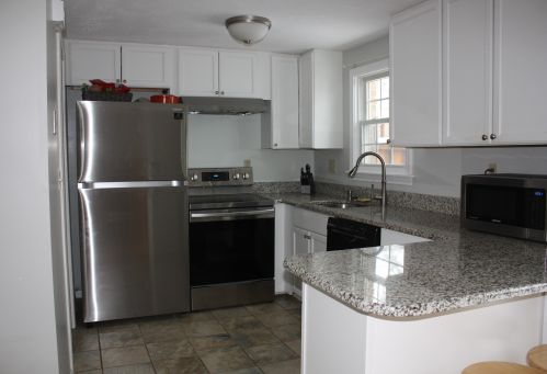 115 Fieldstone Dr, Londonderry NH  03053-2709 exterior