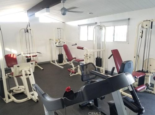 21752 Pacific Coast Hwy, Huntington Beach CA  92646-7619 exterior