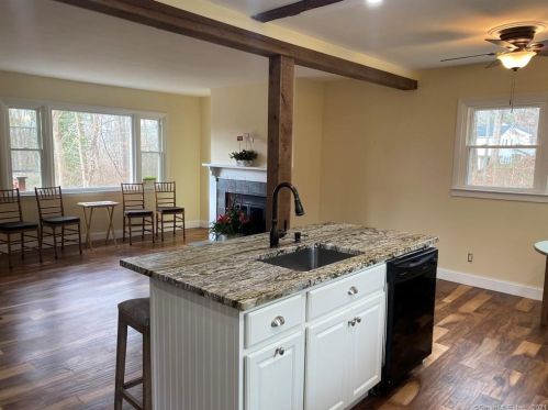 10 Indian Ln, Woodbury, CT 06798-2419