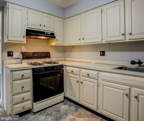 209 Valleybrook Dr, Lancaster PA  17601-4623 exterior