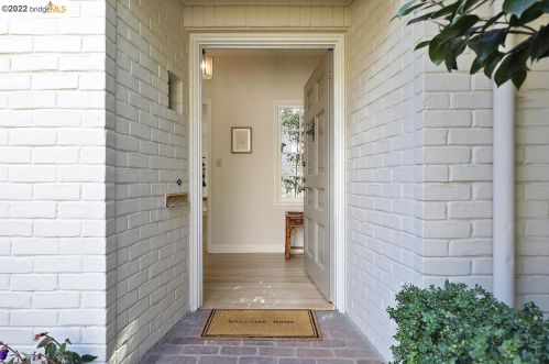 2912 Russell St, Berkeley, CA 94705-2334