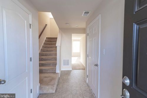 400 Rumbling Rock Rd, Hedgesville, WV 25427-4432