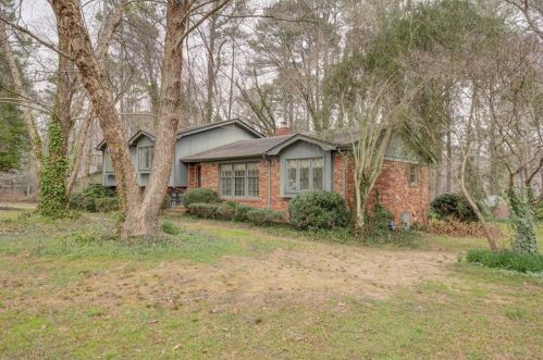 18 Meadow Ln, Porterdale, GA 30014-1636