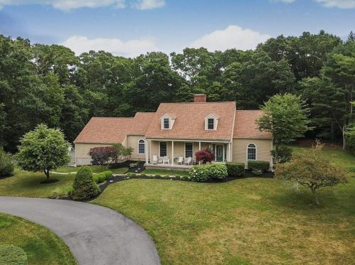 65 Demello Dr, Tiverton, RI 02878-2769
