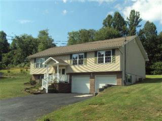 206 Skyview Dr, Beckley, WV 25801-2152