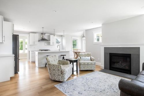 718 Jepson Ln, Middletown, RI 02842-4670