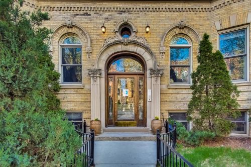 2843 Burling St, Chicago, IL 60657-5201