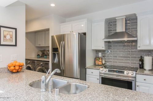 28506 Conejo View Dr, Calabasas, CA 91301-3370