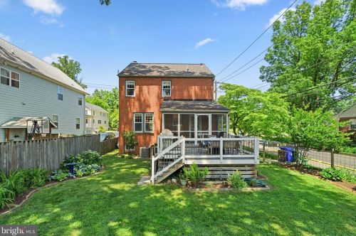 800 Easley St, Silver Spring MD 20910-4587 exterior