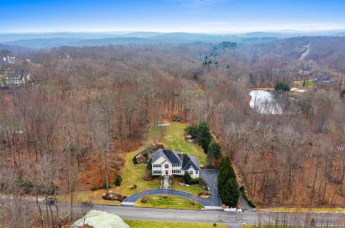 62 Marlin Rd, Sandy Hook, CT 06482-1359