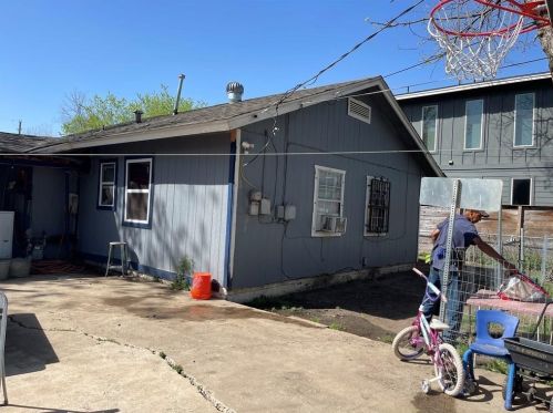1123 Denfield St, Austin TX  78721-2537 exterior