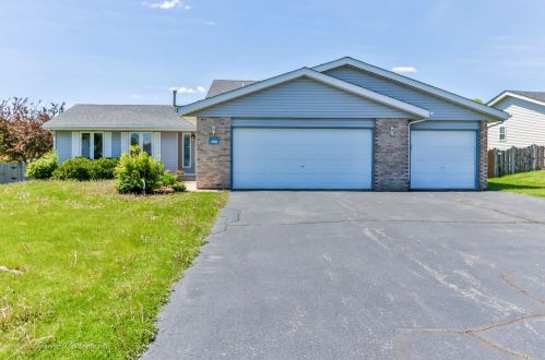 912 Quill Dr, The Ledges, IL 61073-7437