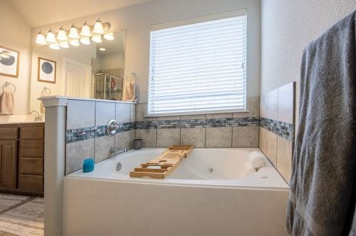 1712 Chivalry Ln, Fort Worth TX  76140-5780 exterior