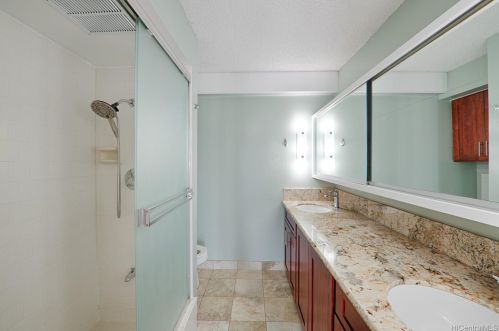 1655 Makaloa St, Honolulu HI  96814-3946 exterior