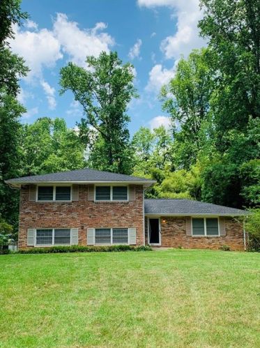 781 Mountainbrooke Cir, Stone Mountain, GA 30087-2810