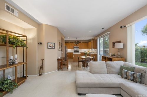 8815 Heatherwood Rd, Anaheim CA  92808-1695 exterior