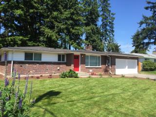 8428 G St, Tacoma, WA 98445-1922