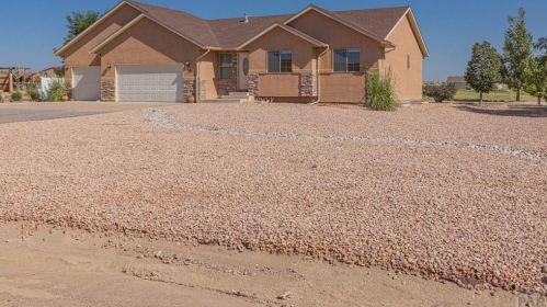 1459 Kiva Dr, Pueblo, CO 81007-4501
