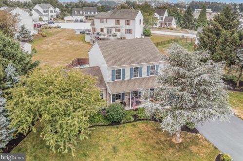 812 Kinross Ave, York, PA 17402-7876
