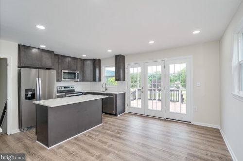 201 Pointfield Dr, Harpers Ferry WV 25425-5173 exterior