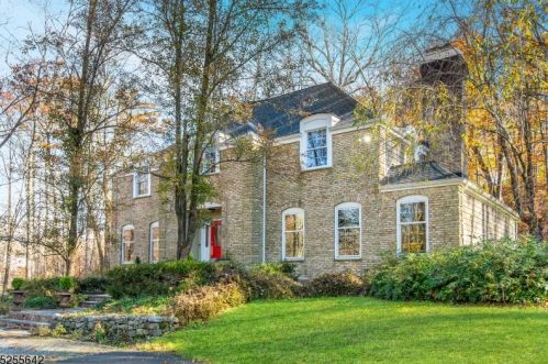 20 Indianhead Rd, Morristown, NJ 07960-4802