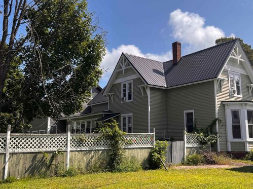 27 Fair St, Laconia, NH 03246-3359
