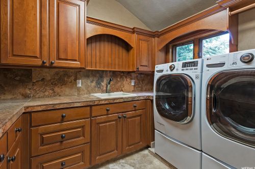 10188 Dimple Dell Ln, Sandy UT 84092-4505 exterior