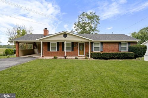 21 Cave Quarter Dr, Charles Town, WV 25414-4240