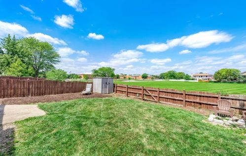 1151 Bradbury Cir, Carol Stream IL  60188-3903 exterior