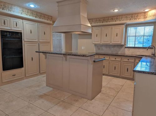 32 Devonshire Dr, Conroe TX  77304-2746 exterior
