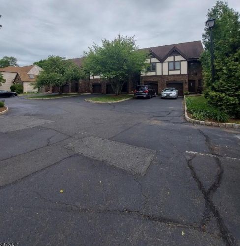 18 Malanga Ct, Scotch Plains NJ  07076-1642 exterior